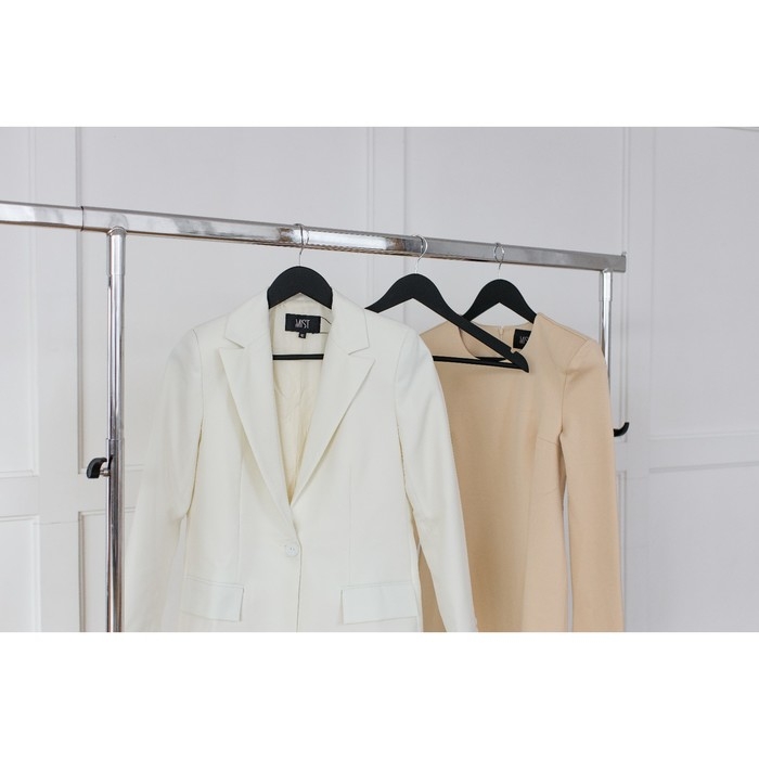 Плечики - вешалки для одежды LaDо́m Soft-Touch, 44,5×1,2×23 см, 3 шт, деревянные, с перекладиной, широкие плечики, цвет чёрный Плечики - вешалки для одежды LaDо́m Soft-Touch, 44,5×1,2×23 см, 3 шт, деревянные, с перекладиной, широкие плечики, цвет чёрный