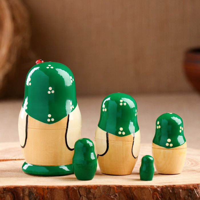 Матрёшка «Божья коровка», зелёное платье, 5 кукольная, 10-12 см Матрёшка «Божья коровка», зелёное платье, 5 кукольная, 10-12 см