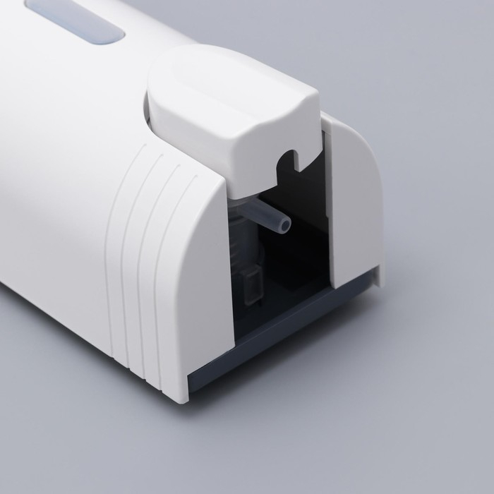 Диспенсер для антисептика или жидкого мыла, механический, 350 мл, пластик, цвет белый Диспенсер для антисептика или жидкого мыла, механический, 350 мл, пластик, цвет белый