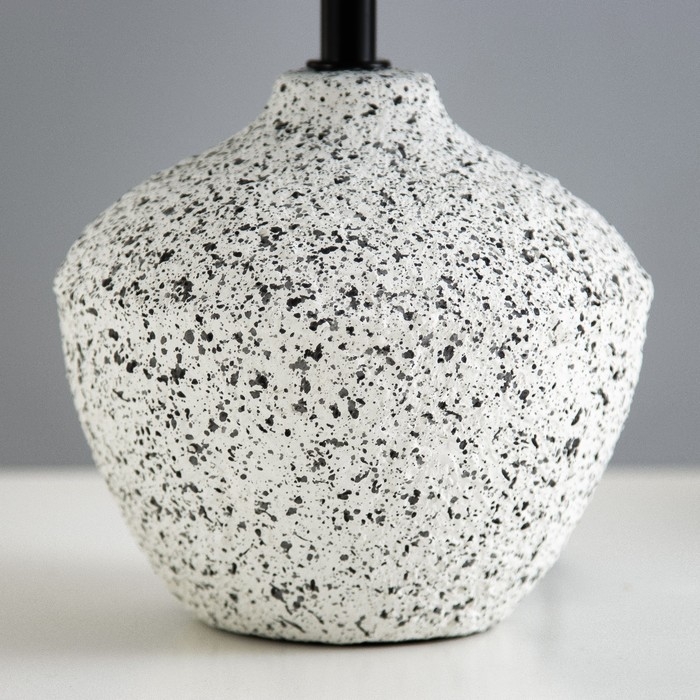 Настольная лампа Настольная лампа "Алетта" Е14 40Вт бело-черный 20х20х36 см RISALUX