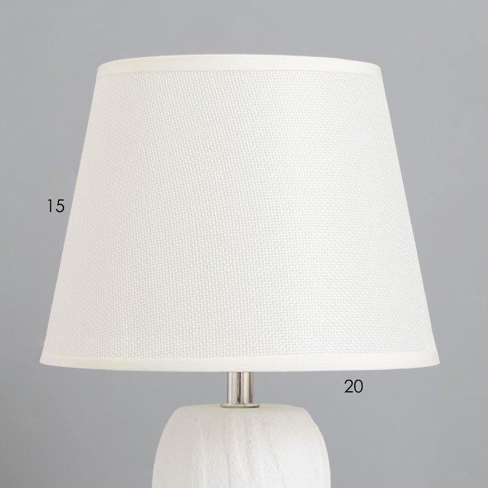 Лампа настольная Лампа настольная "Бию" 1х40Вт Е14 белый 20х20х34см
