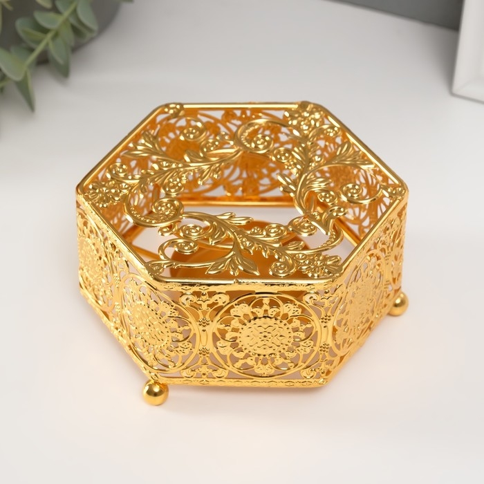 Подсвечник металл на 1 свечу  Подсвечник металл на 1 свечу "Шестигранник. Пушистые листья" золото d=5,5 см 10,7х12х5,6 см   104953