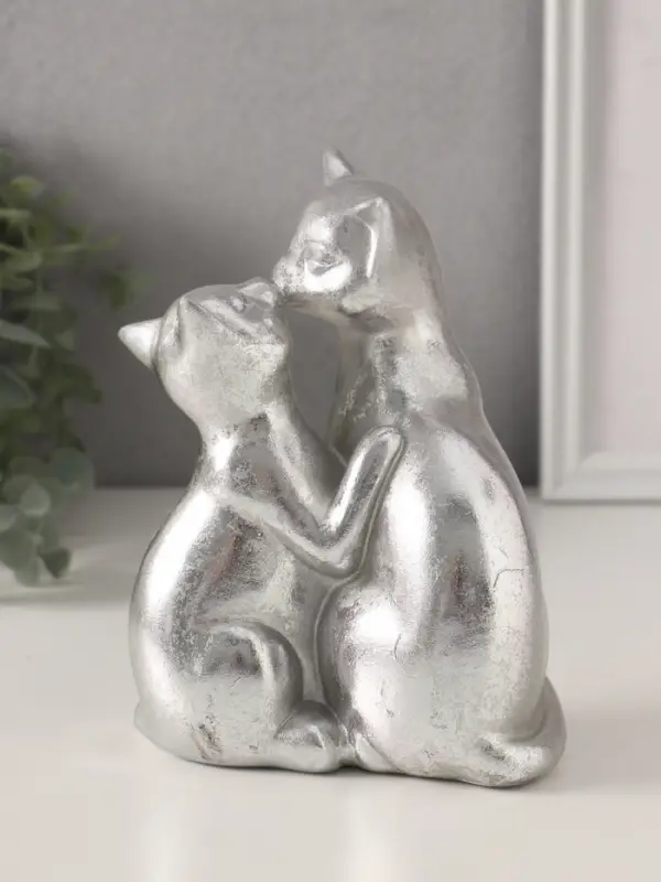 Фигурка полистоун &laquo;Кот с кошкой. Поцелуй&raquo;, серебро, 12&times;7.5&times;16 см