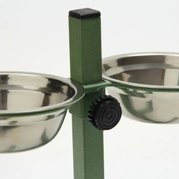 Подставка с мисками для кошек и собак &laquo;Пижон&raquo;, 2&times;250 мл, высота 25 см, разборная, зелёная