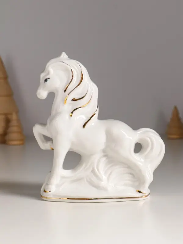 Сувенир керамика "Конь с длинной гривой" белый с золотом 13х5х13,5 см