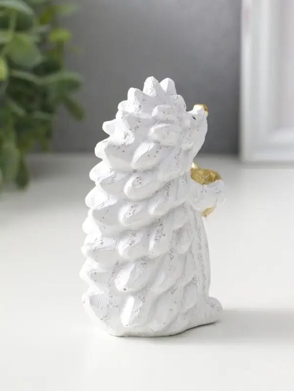 Сувенир полистоун "Ёжик с яблоком" белый с золотом 5х8х10,8 см