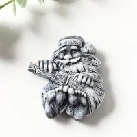 Магнит &laquo;Домовой с веником&raquo; барельеф, 6.6 см