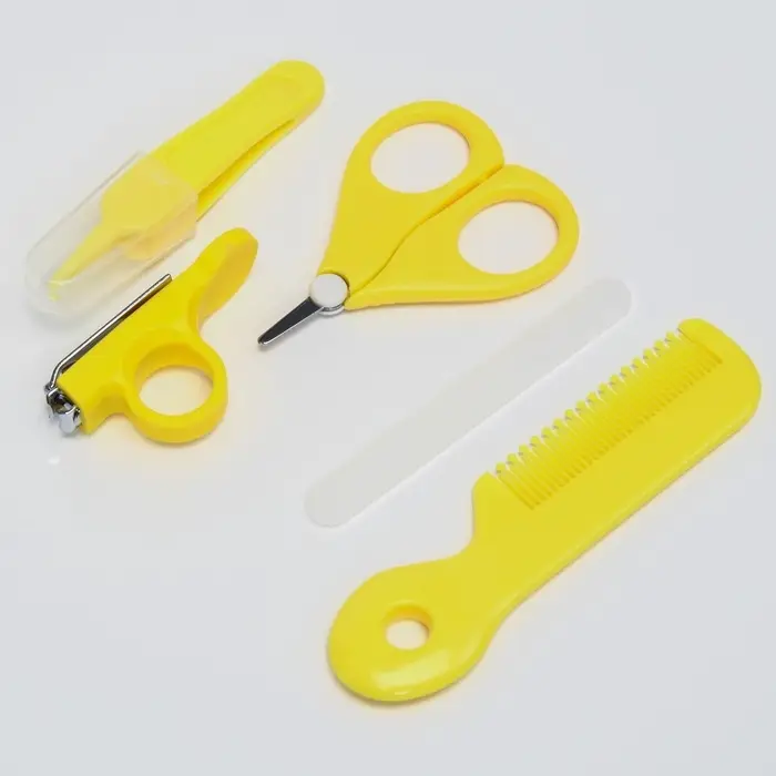 Набор по уходу за ребенком Крошка Я, 5 предметов - расческа, пинцет, ножницы, книпсер, пилка, желтый