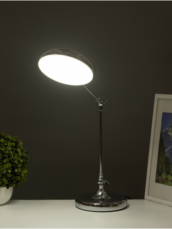 Настольная лампа Настольная лампа "Босс" 7Вт LED 3000-6000К 15х28х34см