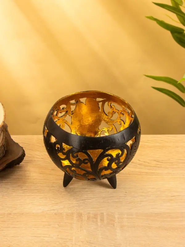 Подсвечник из кокоса, 15×15×13 см, коричнево-золотой