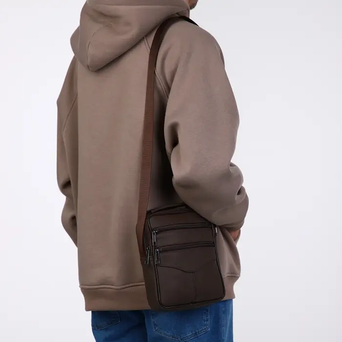 Сумка кросс-боди мужская на молнии, с ручкой, 3 наружных кармана, 18&times;5.5&times;22 см, коричневая