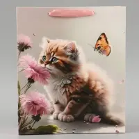 Пакет подарочный ламинированный вертикальный &laquo;Котик и цветок&raquo;, M 26&times;32&times;12 см