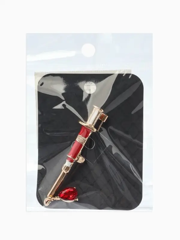 Брошь &laquo;Шприц медицинский&raquo;, красная в золоте