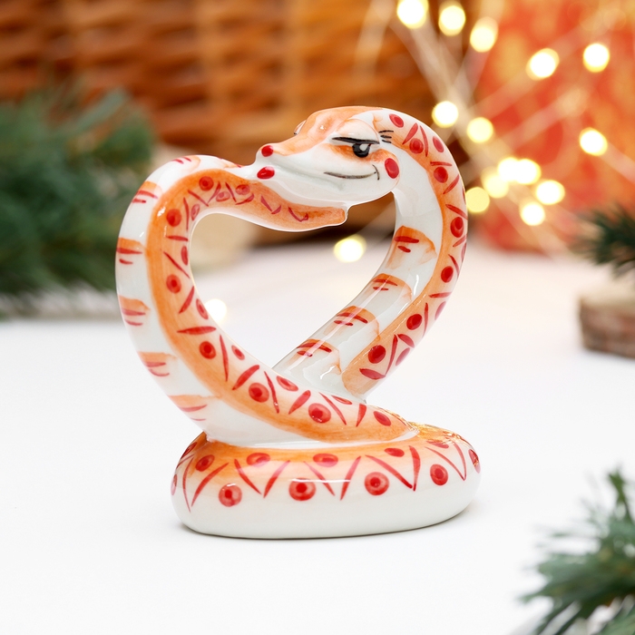 Новый год. Сувенир символ года  Новый год. Сувенир символ года "Змейка Любовь", 10 см, фарфор