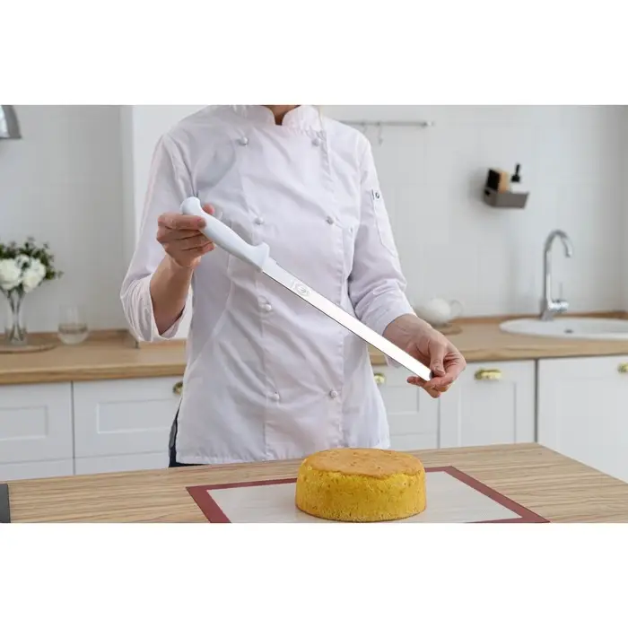 Нож для бисквита, мелкие зубчики, ручка пластик, рабочая поверхность 29.5 см, толщина лезвия 1.9 мм, белый