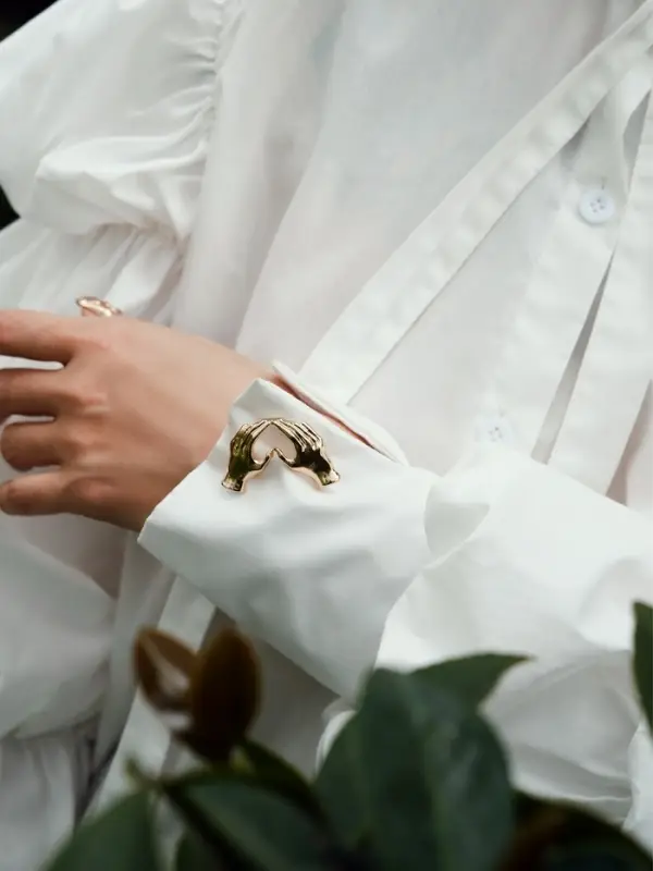 Брошь &laquo;Любящие руки&raquo;, цвет золото