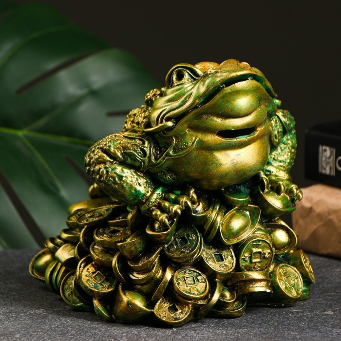 Копилка Копилка "Жаба на деньгах" зеленая с позолотой, 15х15х15см