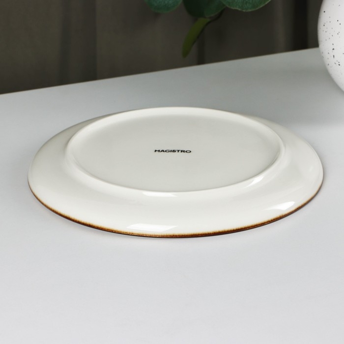 Тарелка фарфоровая обеденная Magistro «Церера», d=20 см, цвет коричневый Тарелка фарфоровая обеденная Magistro «Церера», d=20 см, цвет коричневый