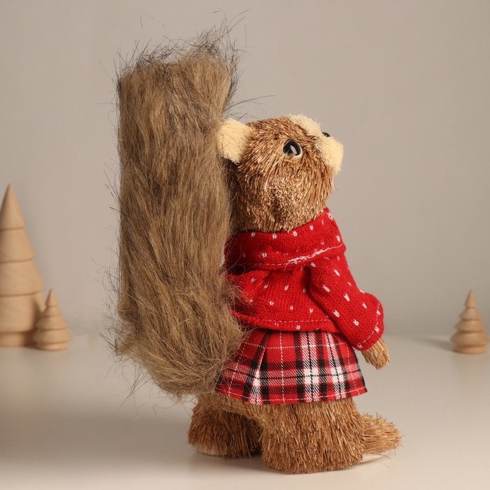 Декор Декор "Белочка в клетчатой юбочке и вязаном свитере" 11х17х20 см