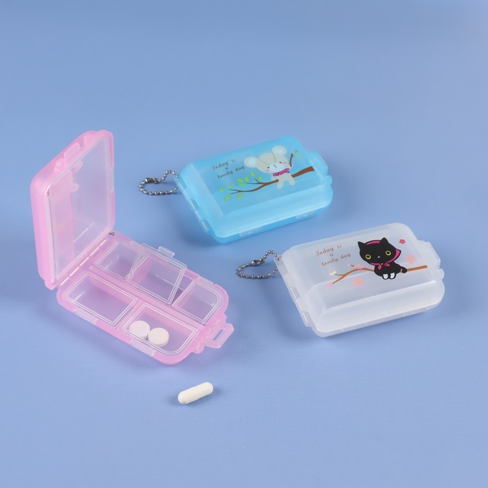 Таблетница с цепочкой, 9,5 × 6,5 × 3 см, 7 секций, цвет МИКС Таблетница с цепочкой, 9,5 × 6,5 × 3 см, 7 секций, цвет МИКС