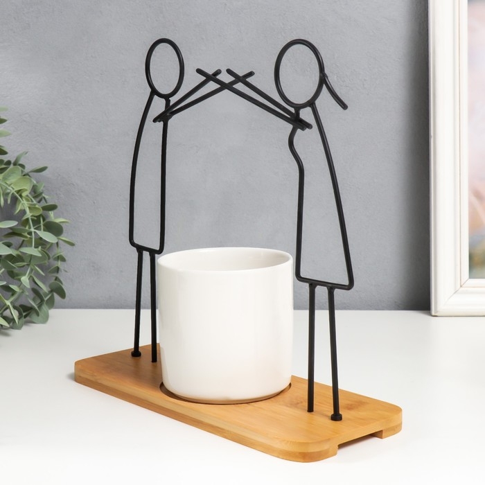 Сувенир металл карандашница  Сувенир металл карандашница "Парочка держатся за руки" 25х9,8х25 см