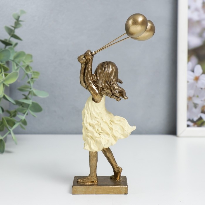 Сувенир полистоун  Сувенир полистоун "Малышка с воздушными шариками, жёлтое платье" 17х5х9 см