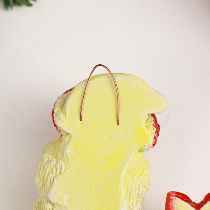 Новый год. Символ 2025. Фигура с подвесом Новый год. Символ 2025. Фигура с подвесом "Змея с подарком" лимонная, 8х3см