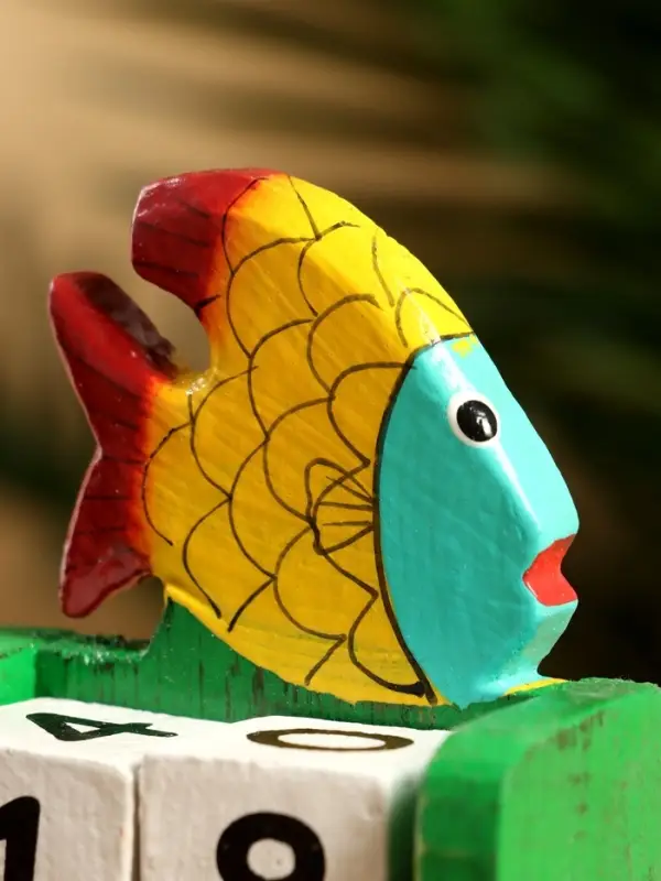 Календарь настольный "Рыбка" дерево 7х4х9 см, цв. зелёный