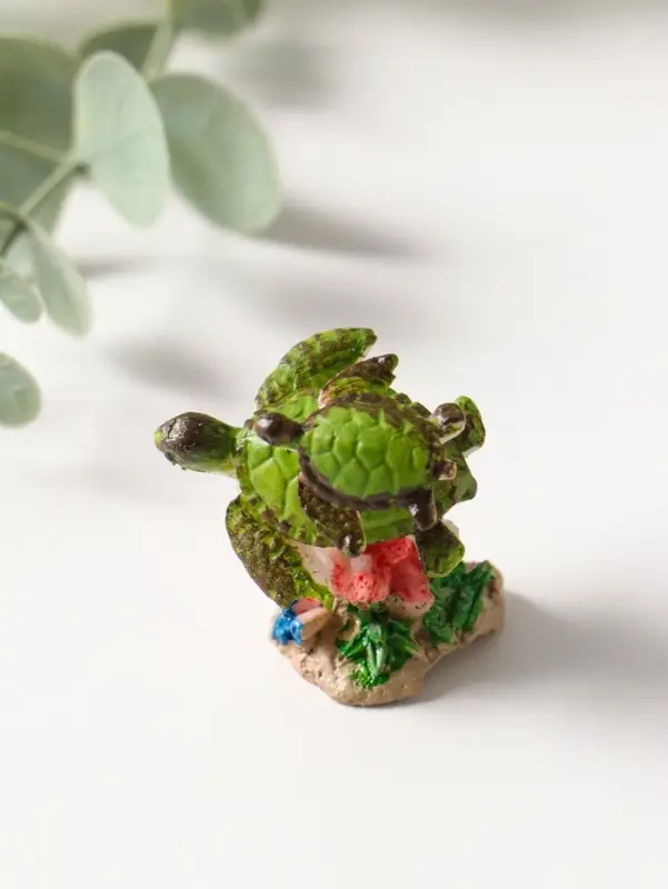 Сувенир полистоун "Черепашки в кораллах" 3х3,4х3 см