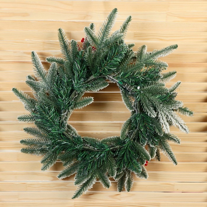 Венок новогодний d- 36 см  Венок новогодний d- 36 см "Уютная сказка" веточки в снегу ягоды шишки