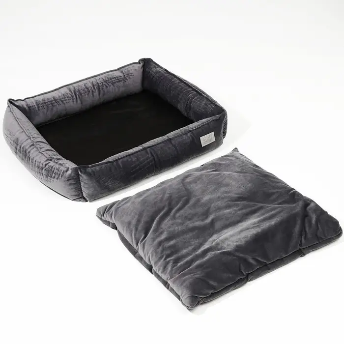Лежанка для кошек и собак велюровая Pet Lab, 55 х 50 х 15 см, серая Лежанка для кошек и собак велюровая Pet Lab, 55 х 50 х 15 см, серая