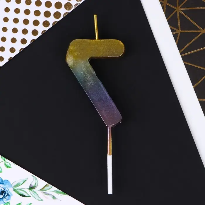 Свеча для торта, цифра «7», радужная, 10 х 3,5 см. Свеча для торта, цифра «7», радужная, 10 х 3,5 см.