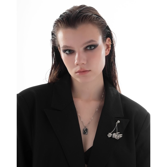 Брошь «Скелет» с цепочкой, цвет чёрно-белый в серебре Брошь «Скелет» с цепочкой, цвет чёрно-белый в серебре