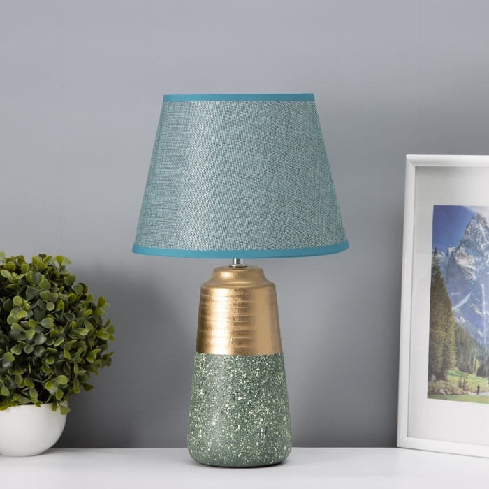 Настольная лампа с абажуром RISALUX «Удача», 1×Е14, 40 Вт, зелёный, 22×22×39 см Настольная лампа с абажуром RISALUX «Удача», 1×Е14, 40 Вт, зелёный, 22×22×39 см