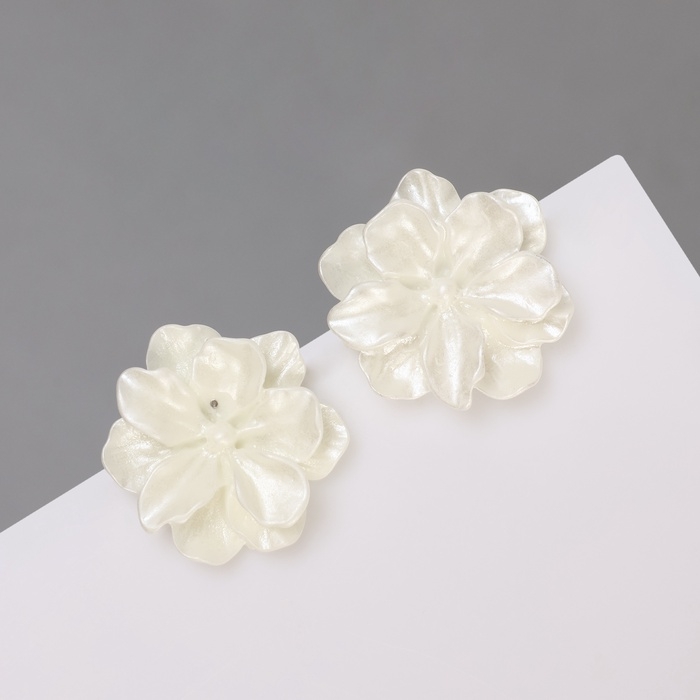 Серьги пластик «Распустившийся бутон» сияние, цвет белый Серьги пластик «Распустившийся бутон» сияние, цвет белый