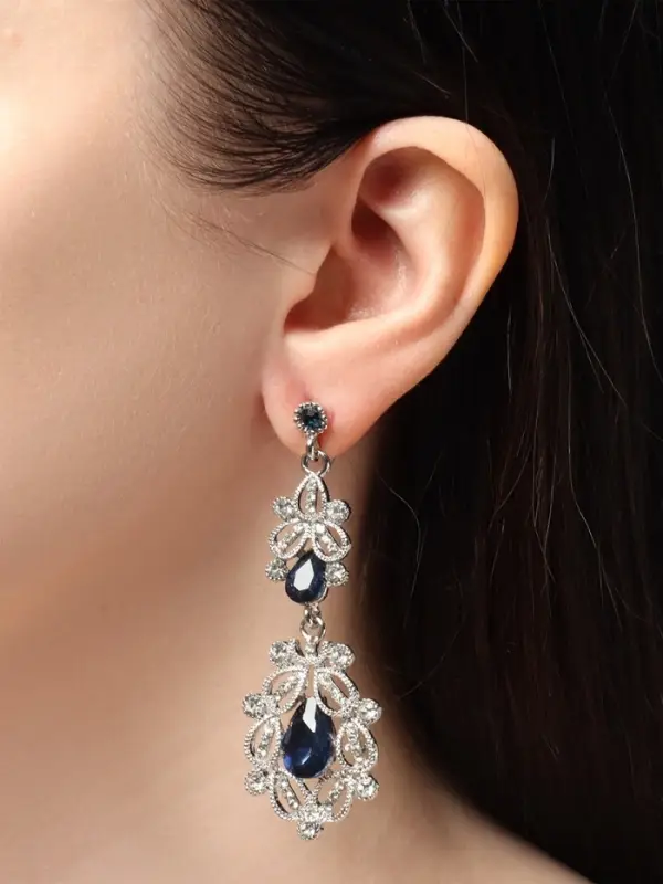 Серьги висячие со стразами &laquo;Грация&raquo;, резная, синие в серебре, 9 см