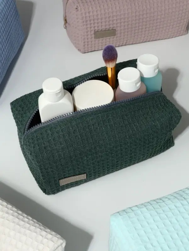 Косметичка женская на молнии TEXTURA, объёмная, большая, мягкая, зелёная