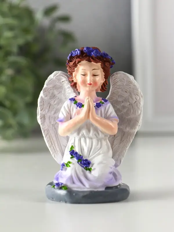 Сувенир полистоун Сувенир полистоун "Девочка-ангел в платье с лавандой - молитва" фиолет 6,7х5х9 см