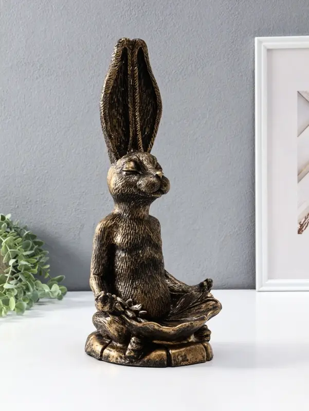 Фигура - подставка для мелочей полистоун &laquo;Заяц с лотосом&raquo;, 20&times;16&times;43 см, под золото