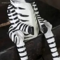 Сувенир "Зебра" висячие лапки, дерево 4,5х9х25 см