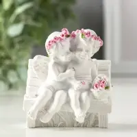 Фигурка &laquo;2 ангелочка в розовом веночке на скамейке&raquo;, 8&times;7&times;5 см, МИКС