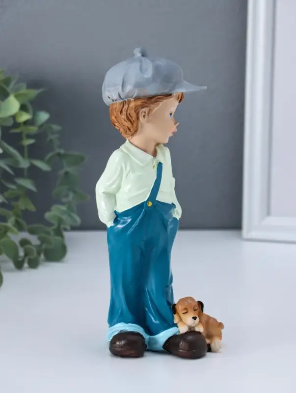 Сувенир полистоун "Мальчишка в комбинезоне и кепке, с песиком" 5,5х8х21 см