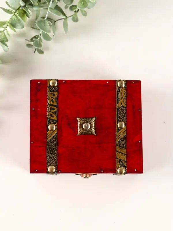 Шкатулка для украшений &laquo;Сундучок. Герцог&raquo;, дерево, состаренная, с заклёпками 5.5&times;13&times;10.2 см