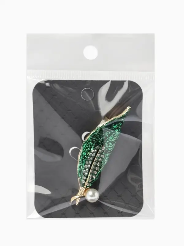 Брошь &laquo;Лист&raquo; жемчуг, стразы, цвет зелёный в золоте