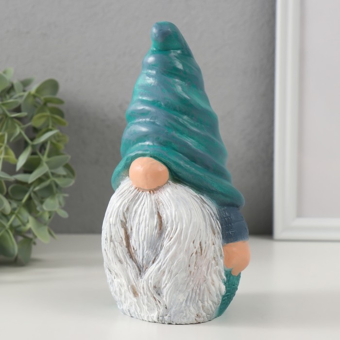 Фигурка "Гном Остин"  Высота 17,5 см, ширина 9,5 см, длина 8,5 см.