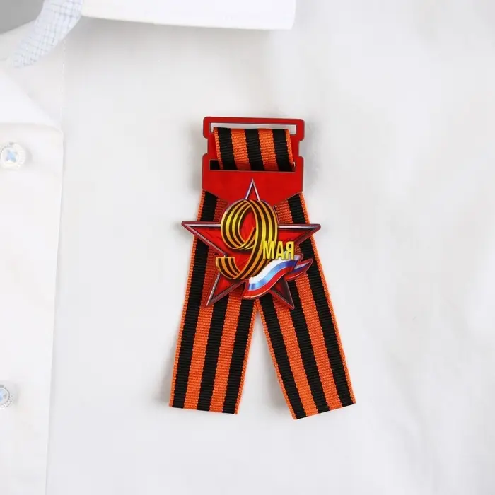 Значок с георгиевской лентой на День Победы «9 мая», дерево, 4,6 х 5,7 см Значок с георгиевской лентой на День Победы «9 мая», дерево, 4,6 х 5,7 см