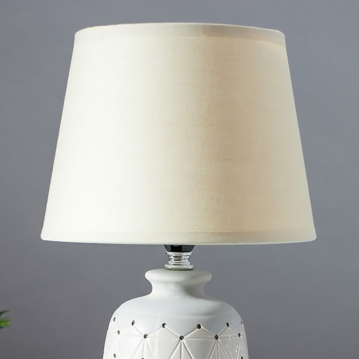 Лампа настольная 16735/1WT E14 40Вт белый h.31см RISALUX Лампа настольная 16735/1WT E14 40Вт белый h.31см RISALUX