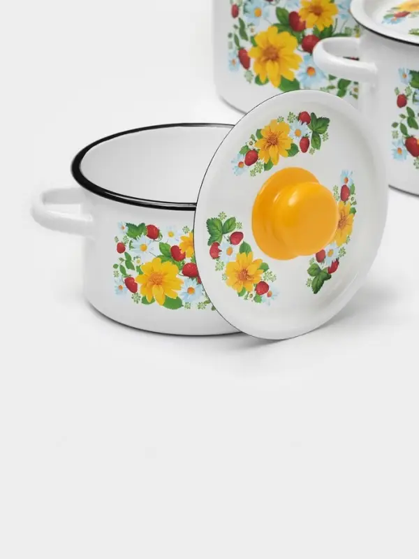 Набор кастрюль эмалированных &laquo;Земляника&raquo;, 3 предмета: 1.5 л, 2.9 л, 4.5 л, белый