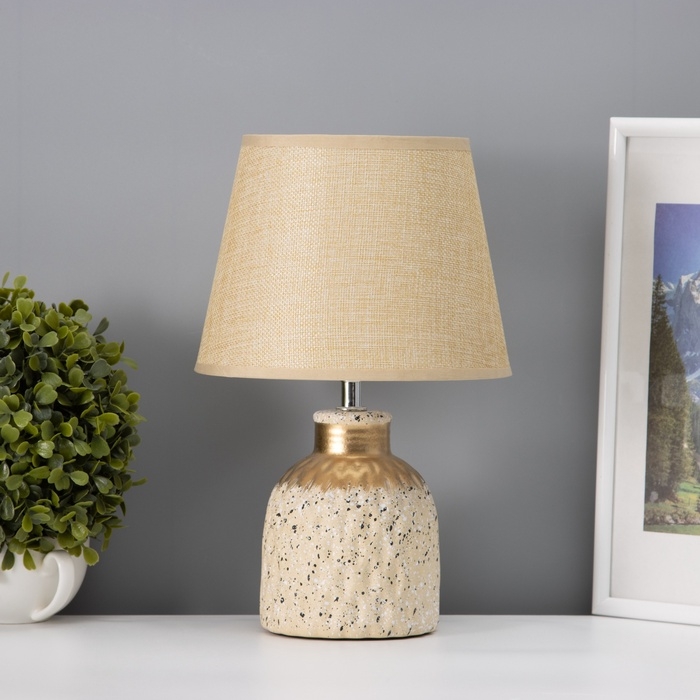 Настольная лампа с абажуром RISALUX «Овация», 1×Е14, 40 Вт, бежевый, 22×22×31 см Настольная лампа с абажуром RISALUX «Овация», 1×Е14, 40 Вт, бежевый, 22×22×31 см