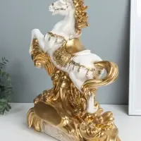Фигура гипс &laquo;Конь огненный, 40.5&times;36&times;15 см, белый с золотом